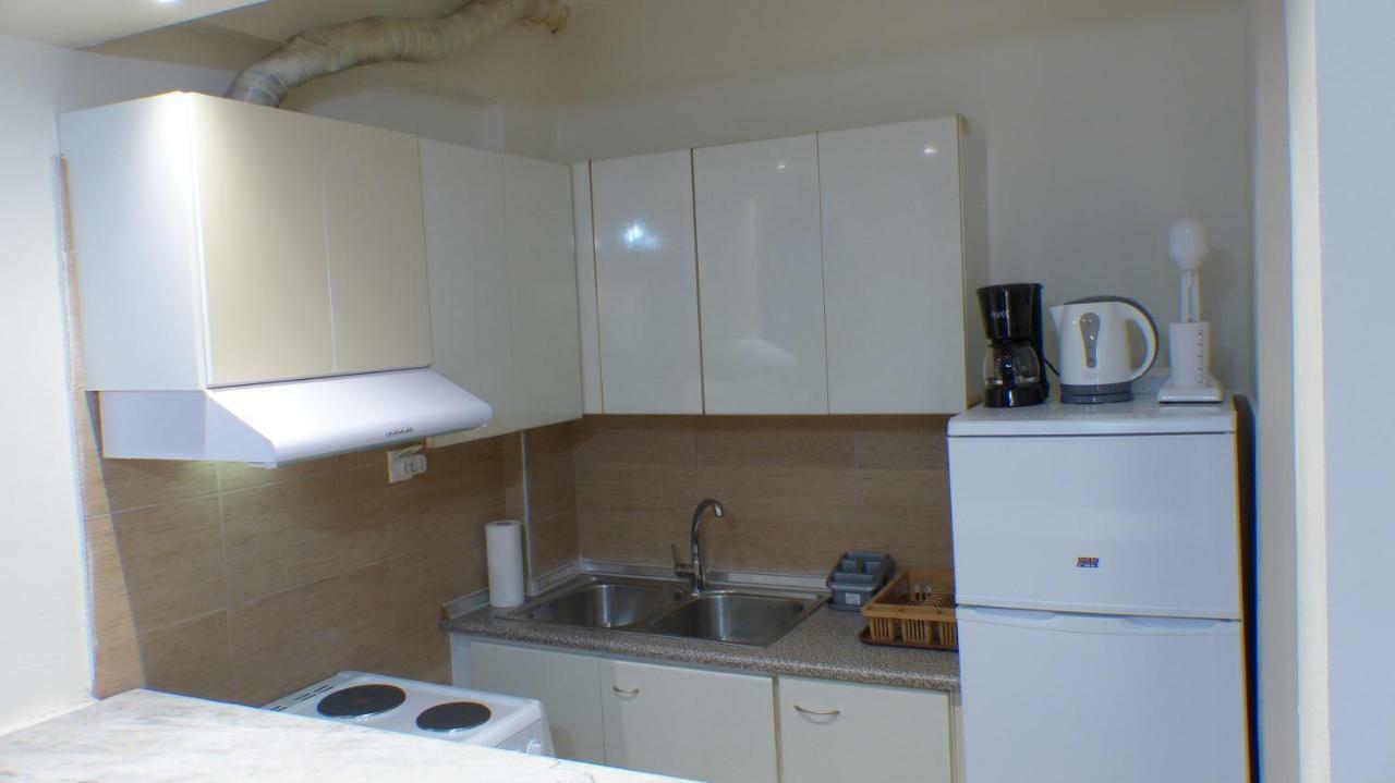 White Apartment 70M From The Sea Néa Péramos Εξωτερικό φωτογραφία