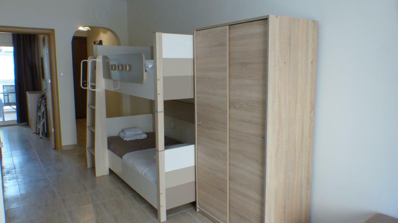 White Apartment 70M From The Sea Néa Péramos Εξωτερικό φωτογραφία