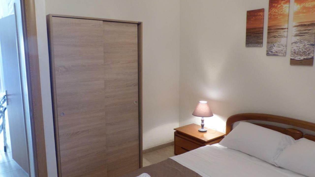 White Apartment 70M From The Sea Néa Péramos Εξωτερικό φωτογραφία