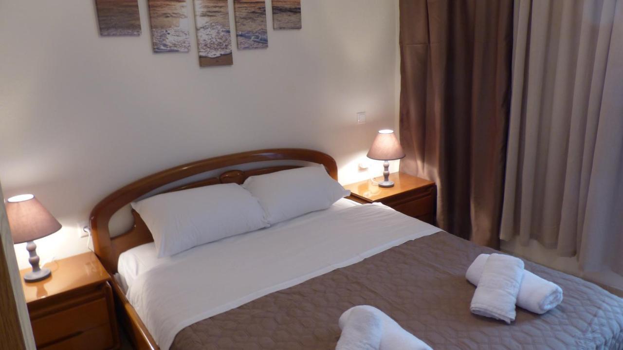 White Apartment 70M From The Sea Néa Péramos Εξωτερικό φωτογραφία